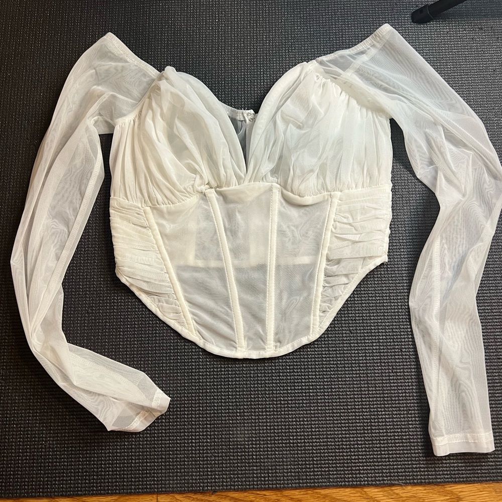 Akira top
